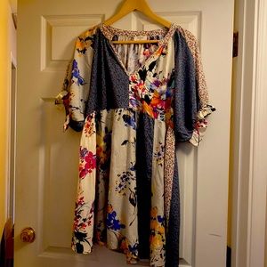 Umgee M tunic perfect for spring and summer, no tears stains .smoke free home